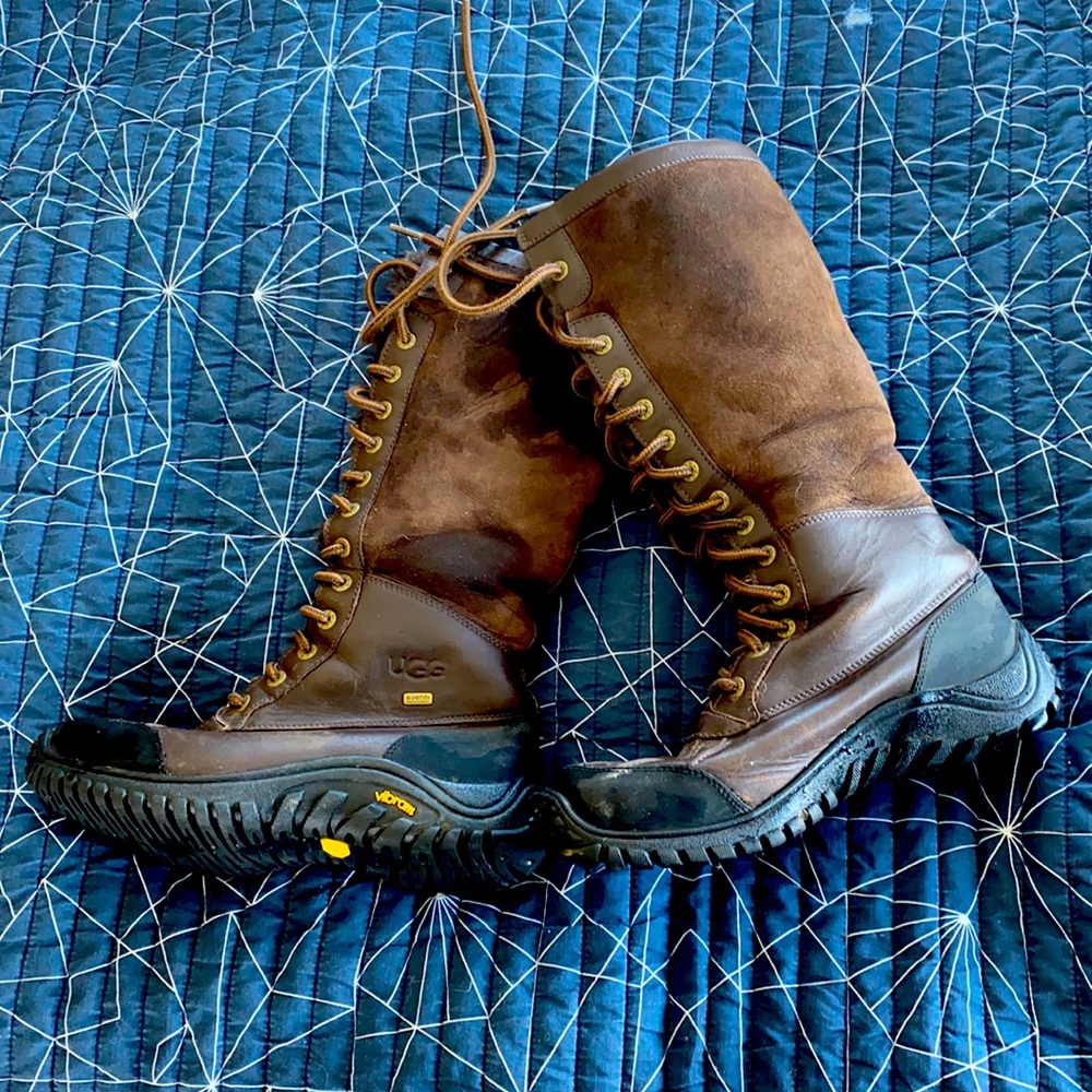 UGG, winter boots. Fleece lined,vibram sole